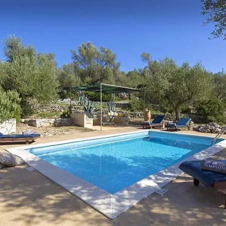 Villa Loutsa *